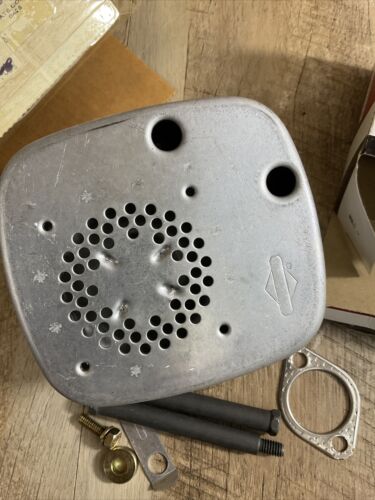 Briggs & Stratton Muffler 491626 With Hardware NOS Genuine (6922726146231)